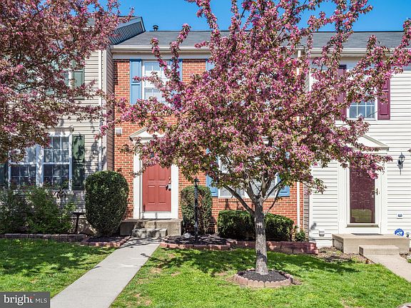 3rd image of 205 Shirley Sq SE