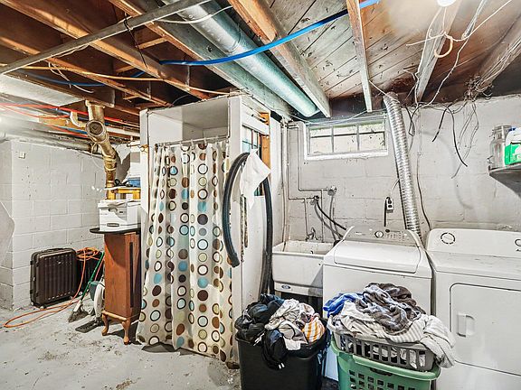 4th image of 2034 Royce Ave