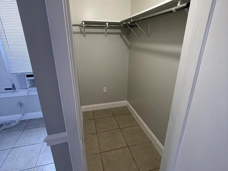 623 Selkirk St #B — Photo 7