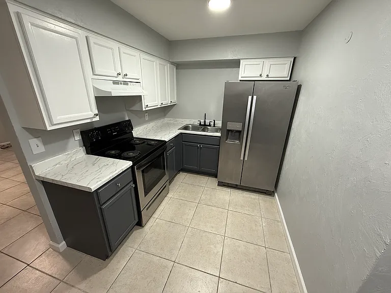 908 Lora St #A — Photo 8