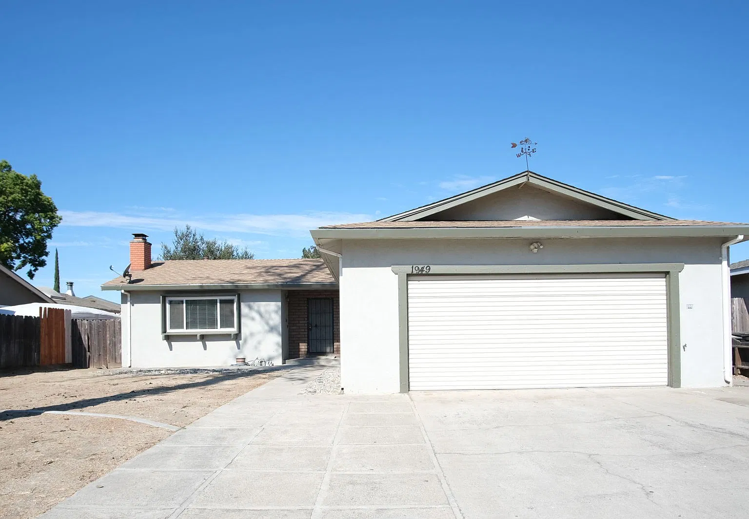 3 bed, 1366 sqft, $2,300 — Photo 1