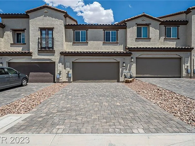 689 Omaggio Pl — Photo 32