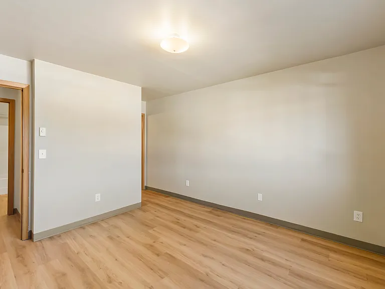 Ashton Apartments — Photo 94
