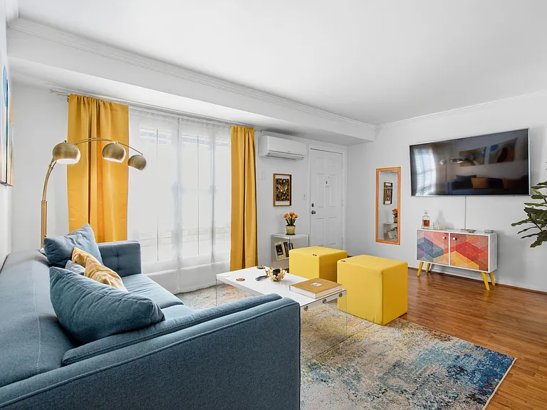 22030 Calvert St #6 — Photo 10