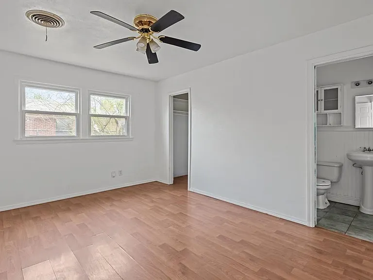 4305 Parkdale Dr — Photo 6