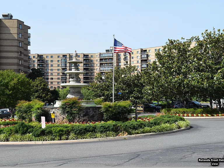 8350 Greensboro Dr #1017 — Photo 10