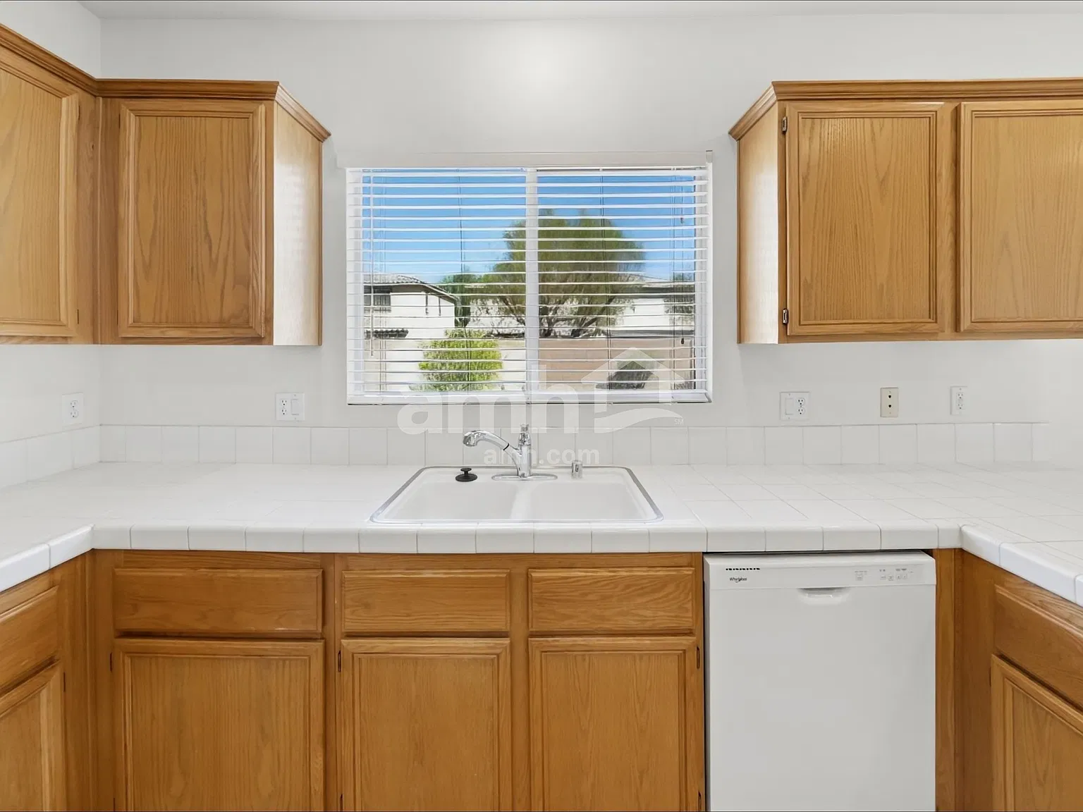 3 bed, 2.5 bath, 2064 sqft, $2,300 — Photo 3
