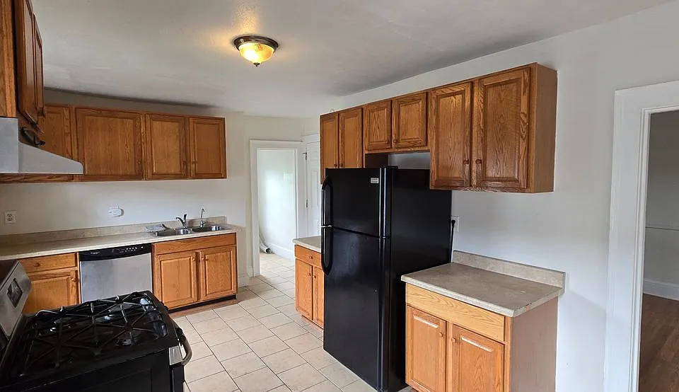 479 Broad St #3