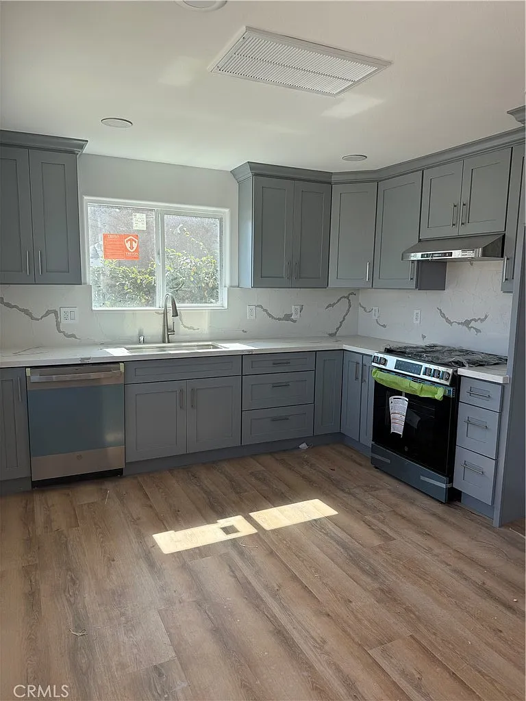 2 bed, 1000 sqft, $3,200 — Photo 2