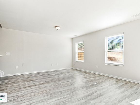 5th image of 688 Farmstead Trl
