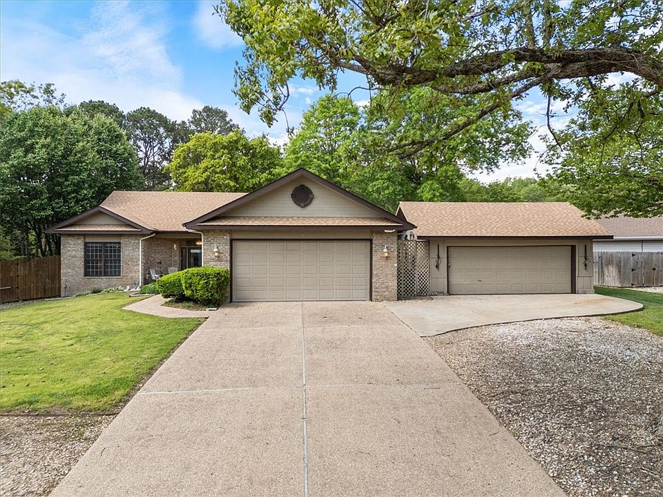 1st image of 2 Breton Ln