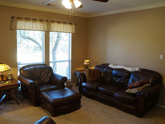 3rd image of 1411 Encino Dr