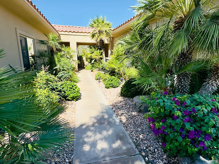 128 E Kavenish Dr — Photo 17