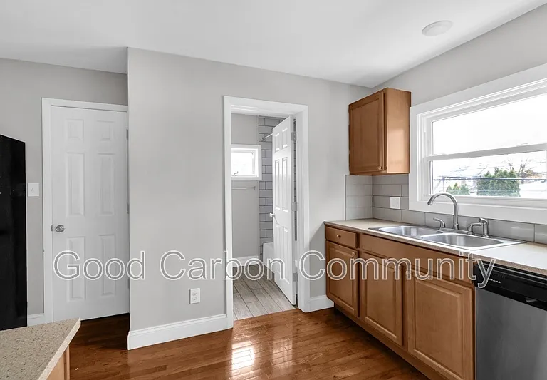 84 Crane St #5 — Photo 4