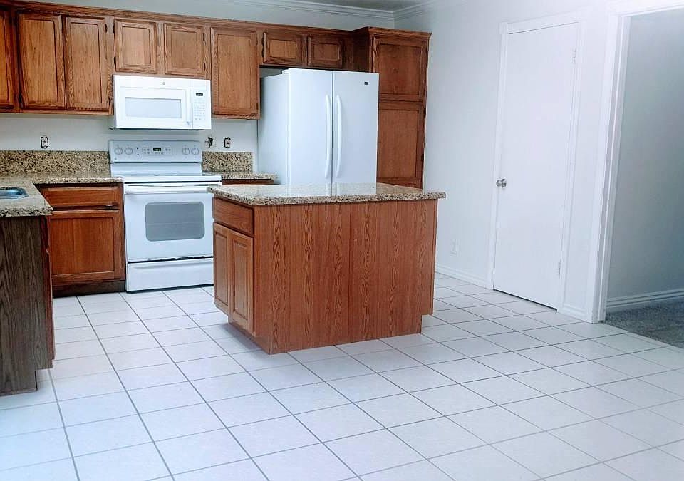 Nice roomy kitchen