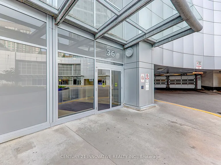 36 Lee Centre Dr #Townhouse 307 — Photo 5