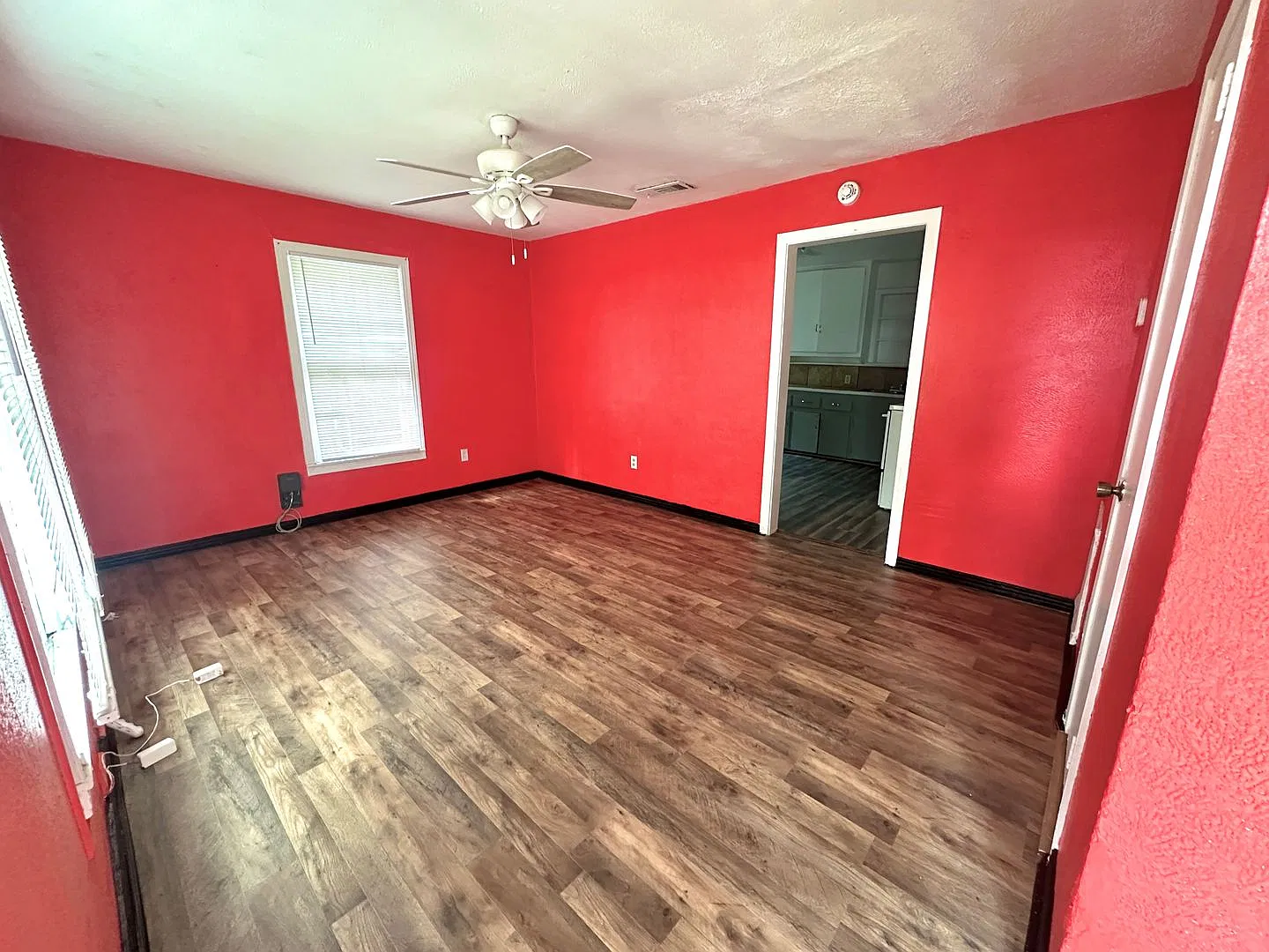 Four bedroom home with two bathrooms available — Photo 4