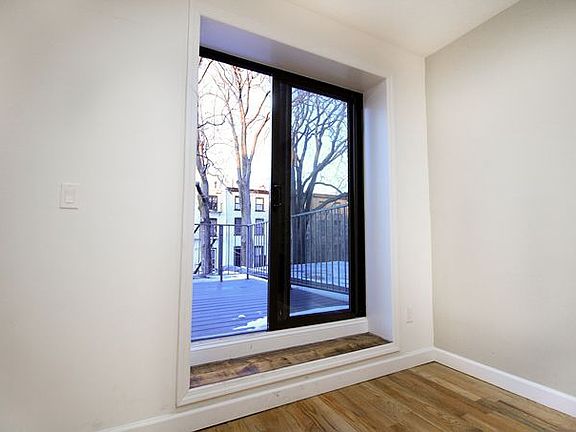4th image of 417 Hancock St APT 7