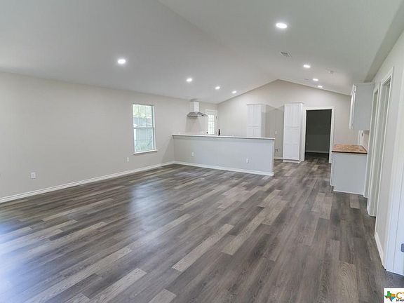 3rd image of 405 Alma St