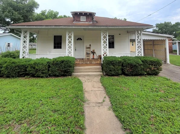 919 N 7th St, Murphysboro, IL 62966
