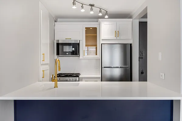 Rented by SERHANT. | media 1