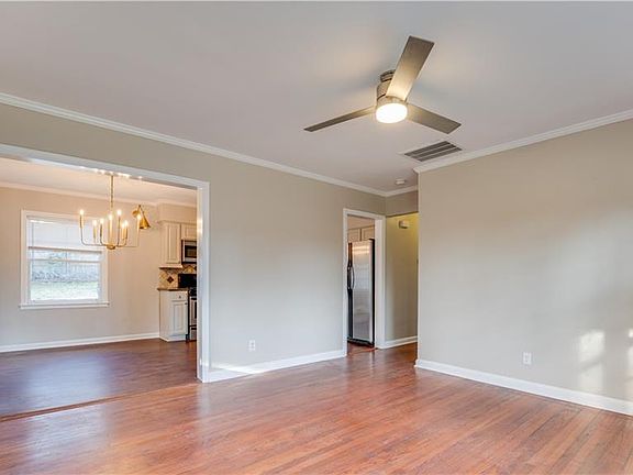 2nd image of 3218 Beech Dr