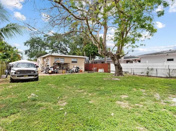 2434 McKinley St, Hollywood, FL 33020