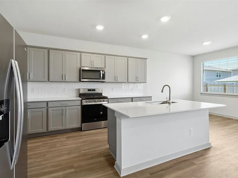 320 Fairfax Ave — Photo 13