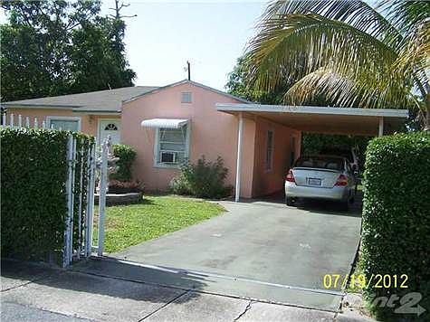 2nd image of 925 NW 123rd St