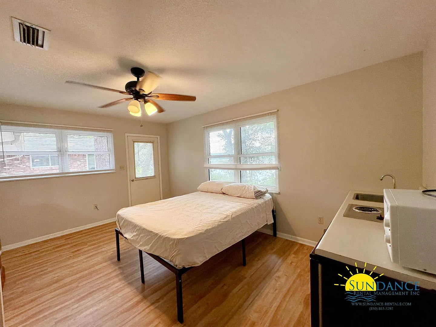 Waterfront mother-in-law suite, all utilities are included! — Photo 3