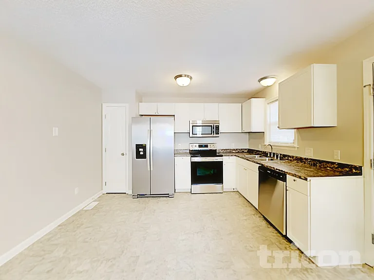1428 Smokey Mountain Dr — Photo 4