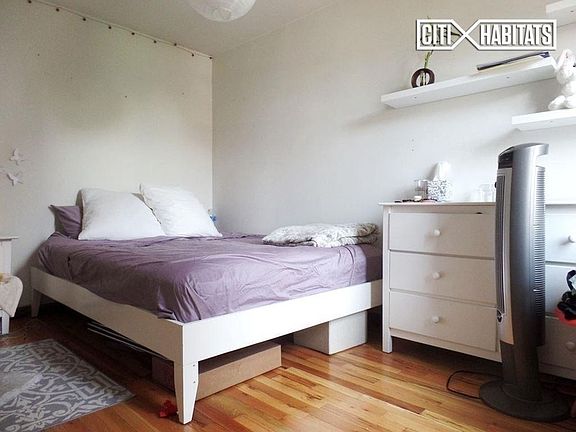 2nd image of 102 W 74th St APT 4C