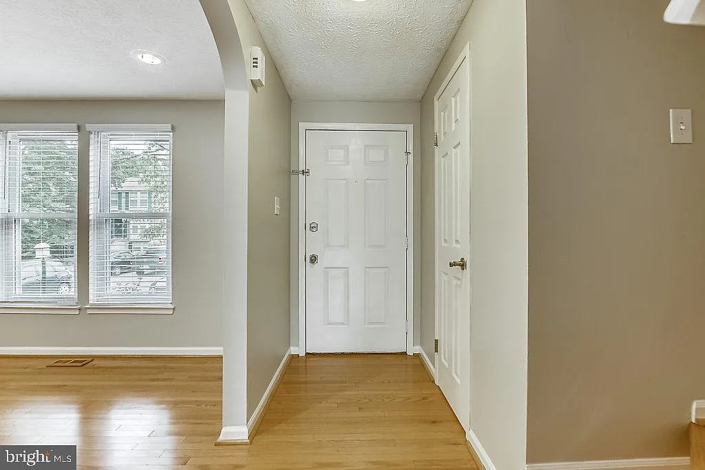 3 bed, 2.5 bath, 1376 sqft, $2,650 — Photo 3