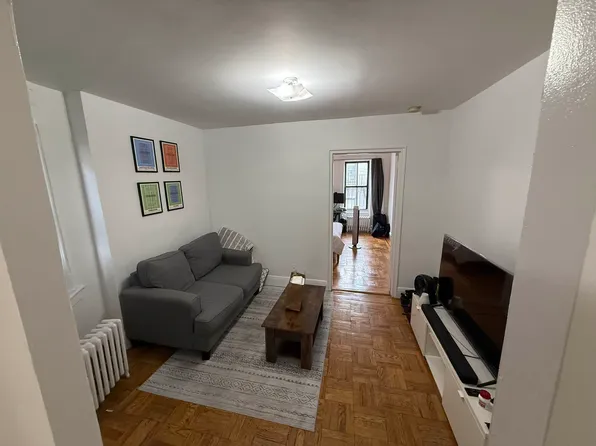 348 W 49th St APT 5C, New York, NY 10019