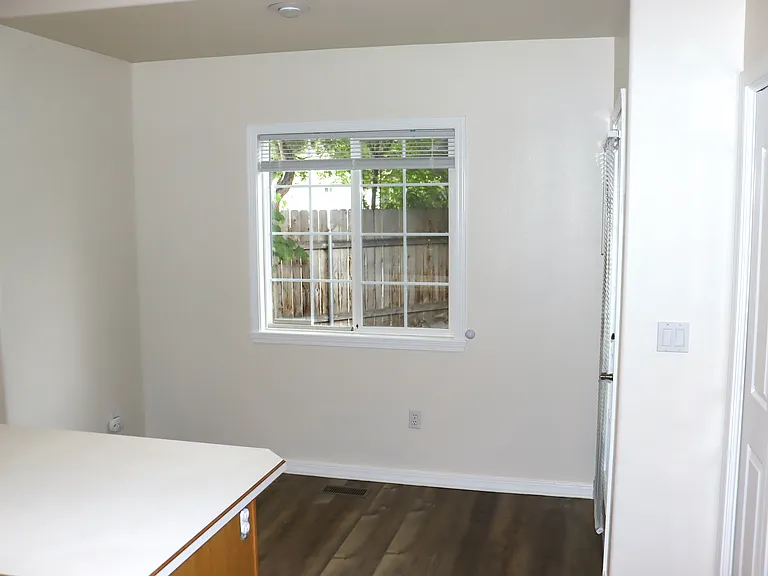 1328 E Hunter Dr — Photo 14