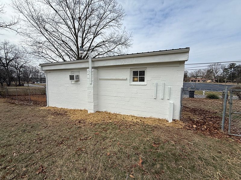 1st image of 404 Black Oak Dr NW