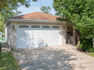 704 Hickory St, Lemont, IL 60439