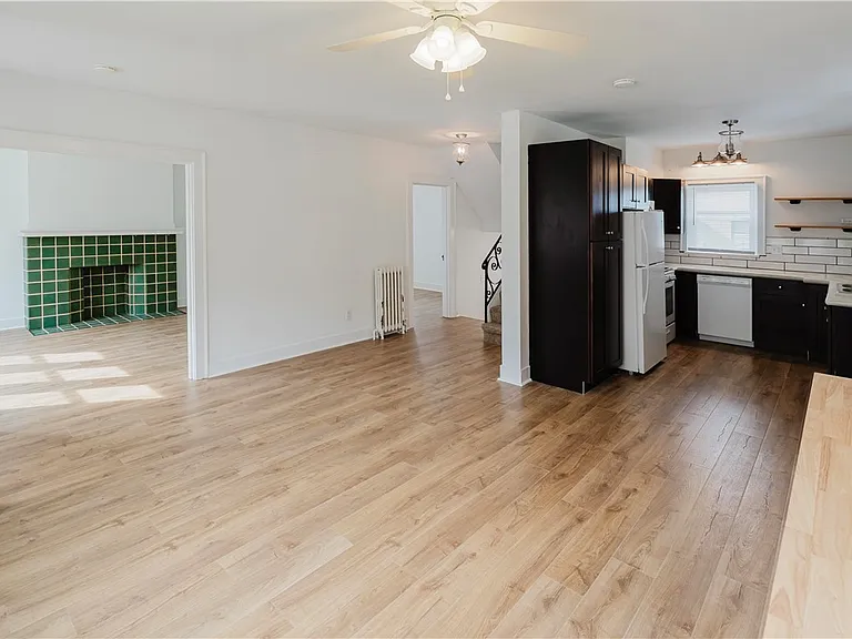 511 Woodbourne Ave — Photo 3