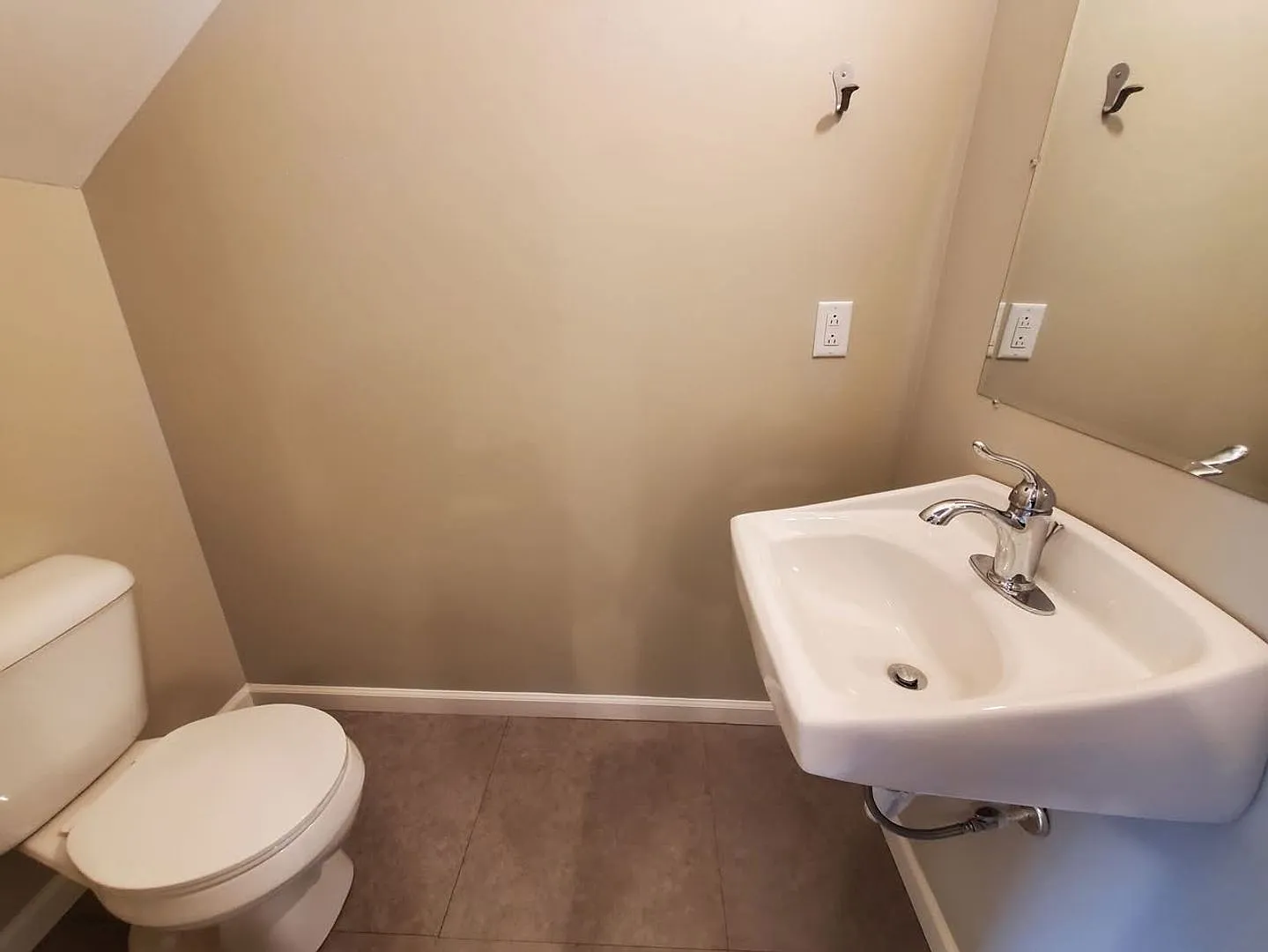 2 Bedroom 1.5 Bathroom Townhouse — Photo 4