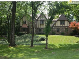 8300 Bridle Dale Cir, Lenexa, KS 66220