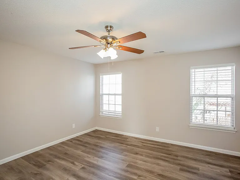 6762 Kinnerton Dr — Photo 10