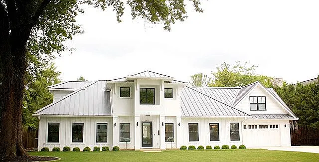 2400 Onandaga Dr photo 1