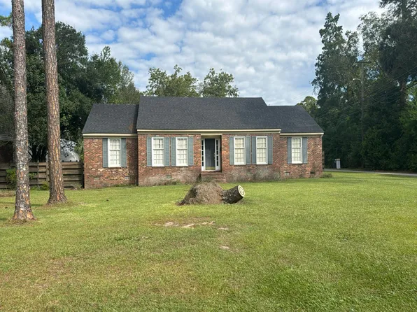 211 W Cypress St, Fitzgerald, GA 31750