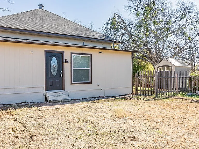 505 N Lamar St — Photo 27