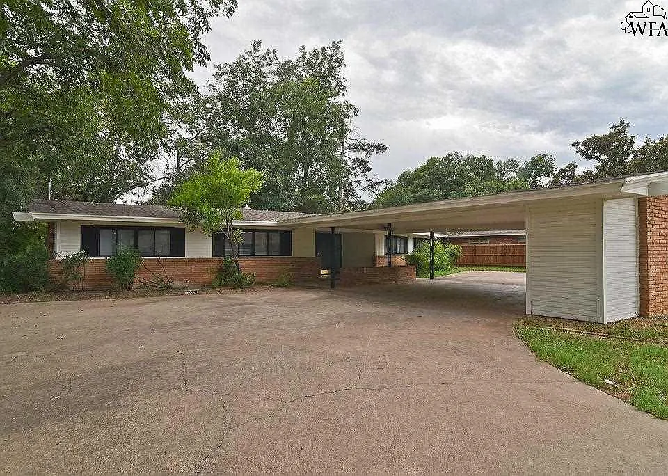2607 Chase Dr