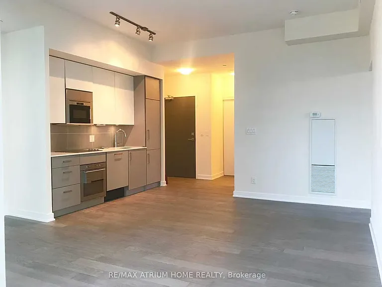 17 Dundonald St #808 — Photo 2