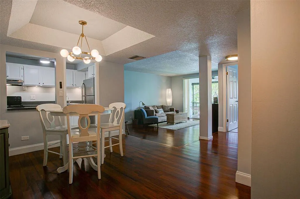 1 bed, 1.5 bath, 800 sqft, $1,800 — Photo 2