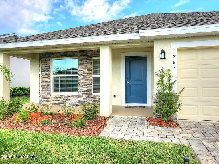 1884 Middlebury Dr SE — Photo 3