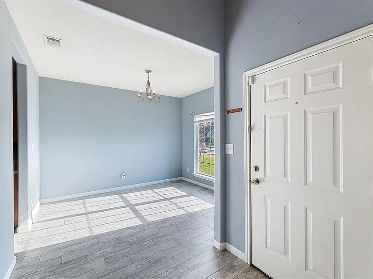 2923 Preston Trl — Photo 3