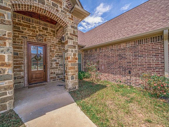 3rd image of 203 New Braunfels Ln